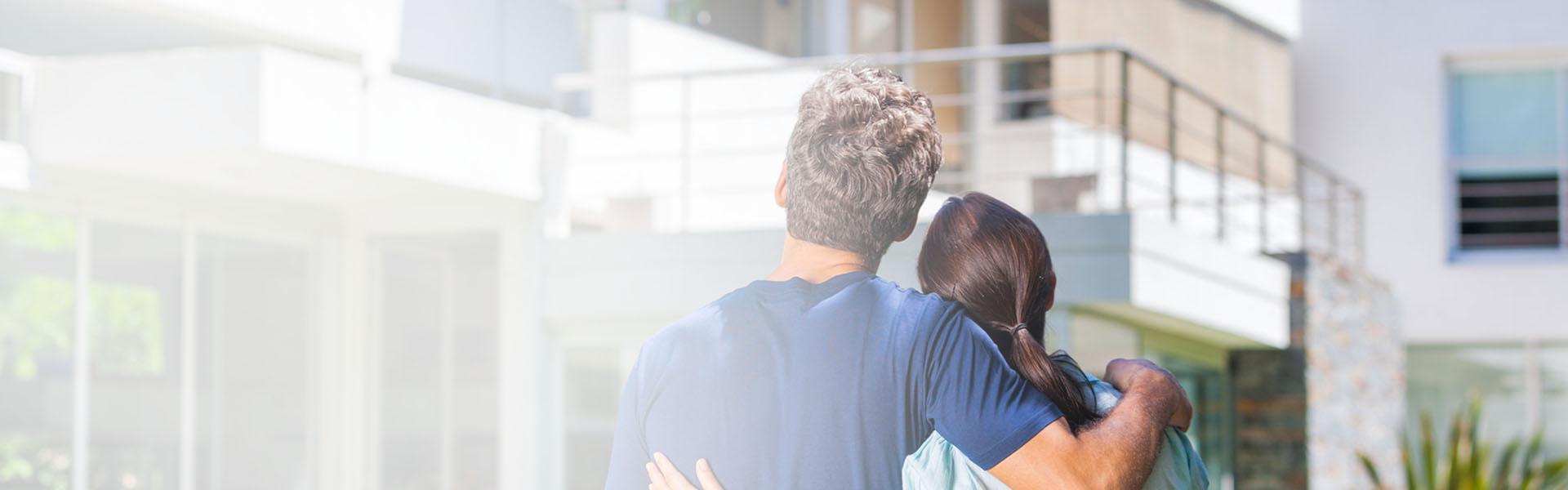 Slajd 1 - Para się przytula